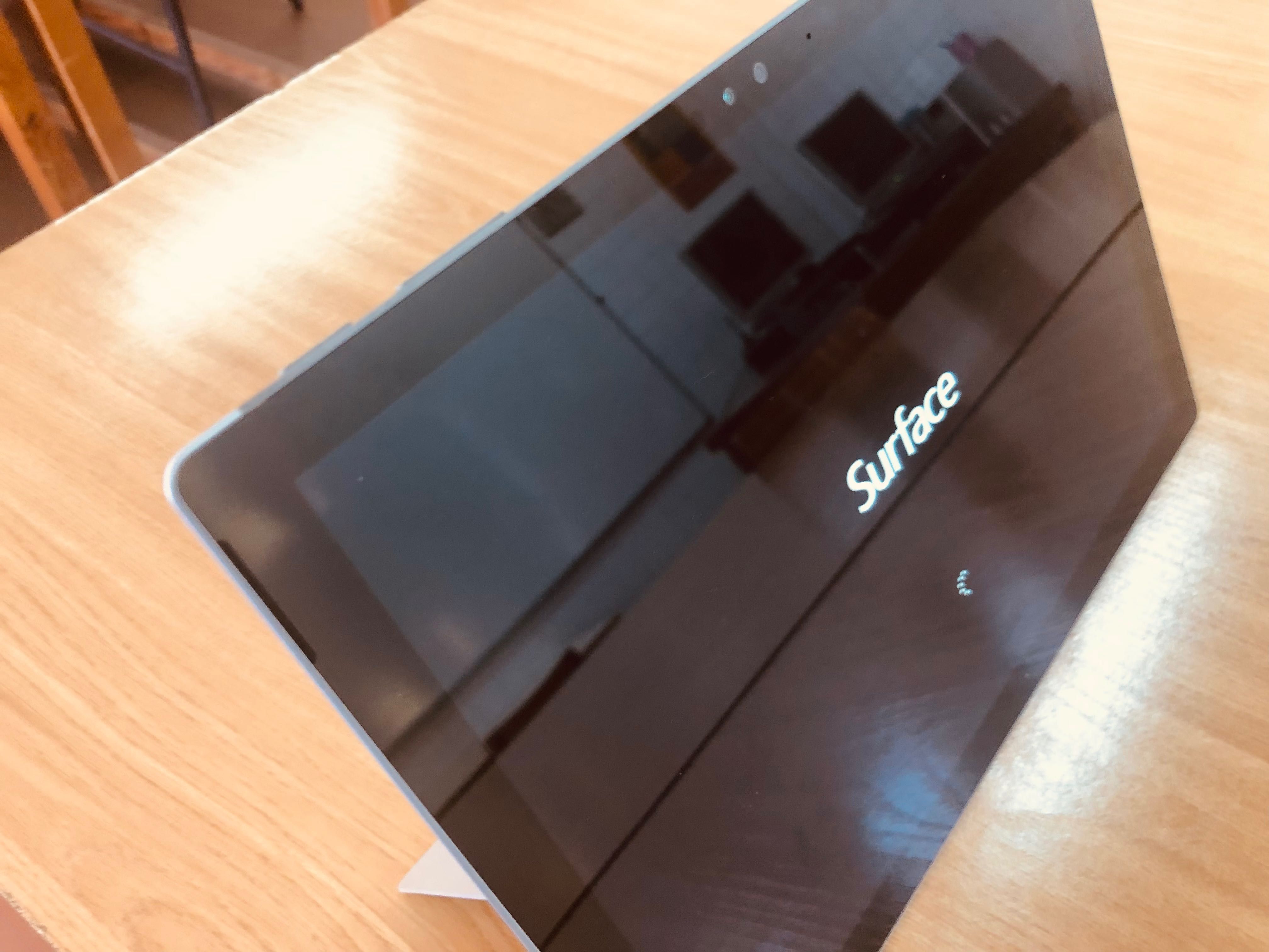 Computador Surface semi novo.