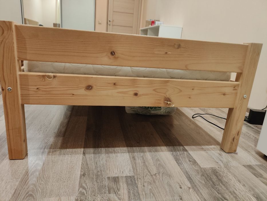 Продам дерев'яне ліжко