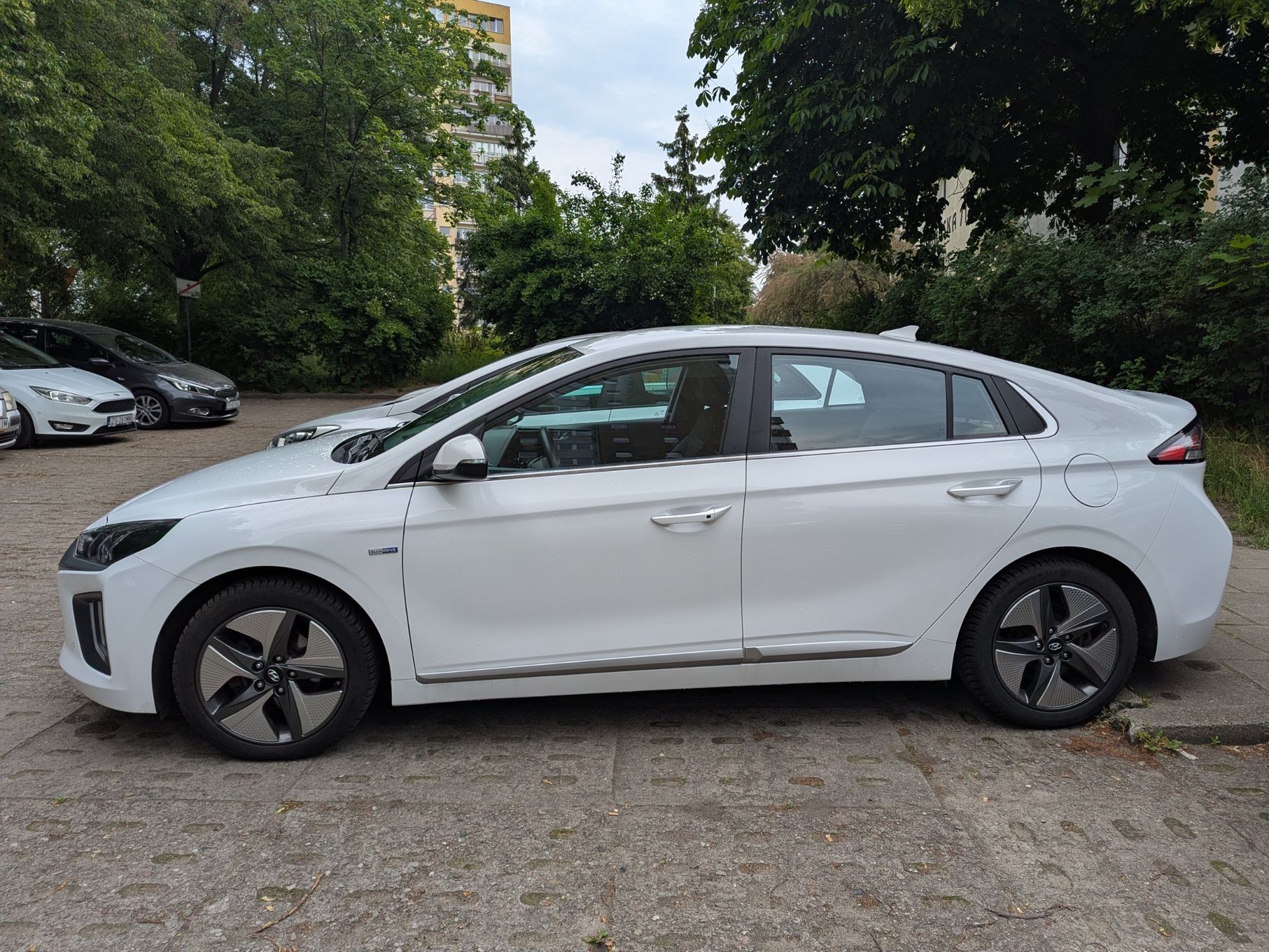 Hyundai IONIQ Hyundai Ioniq 1.6 GDI Hybrid Premium w idealnym stanie