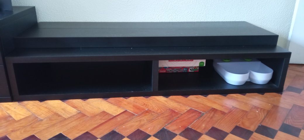 Móvel de sala preto/vermelho