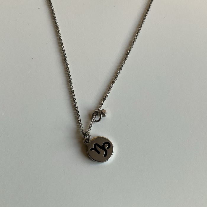 Colar com símbolo de signo Capricórnio