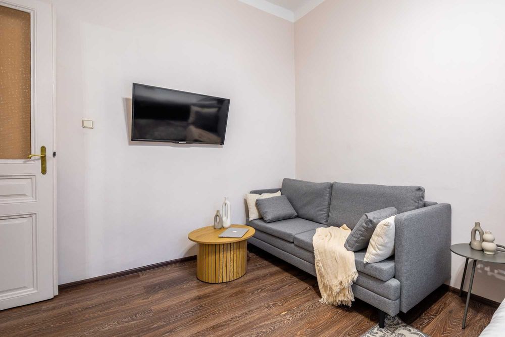 Оренда житла подобова центр університет Франка вул. Листопадового Чину