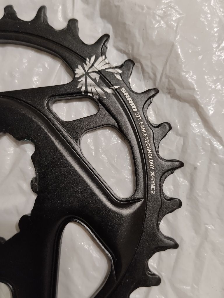 Vendo selins de bicicleta e prato sram