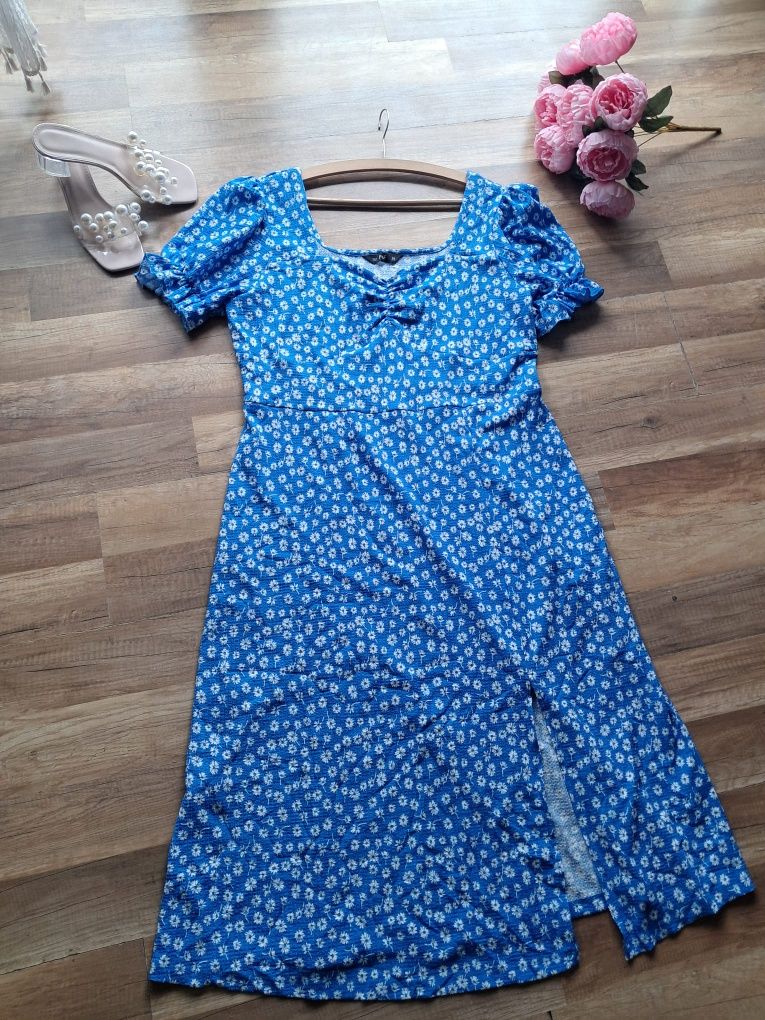 Niebieska sukienka midi w kwiaty z bufkami z rozcięciem XL plus size
