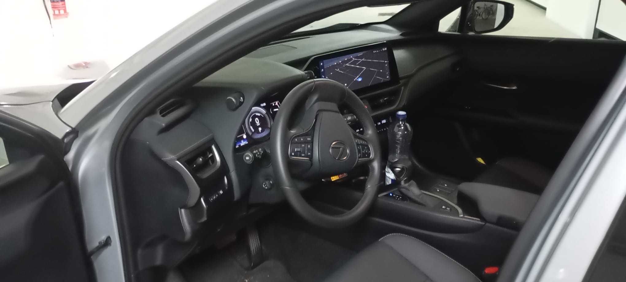 Lexus UX250h com garantia