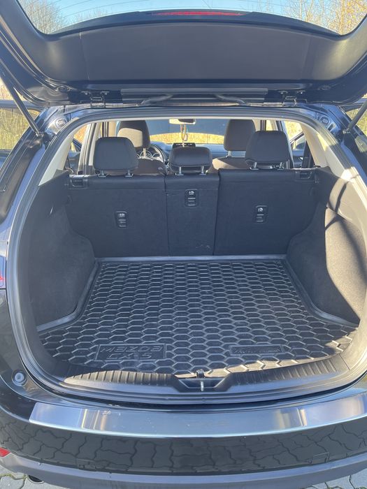 Автомобіль Мазда сх-5