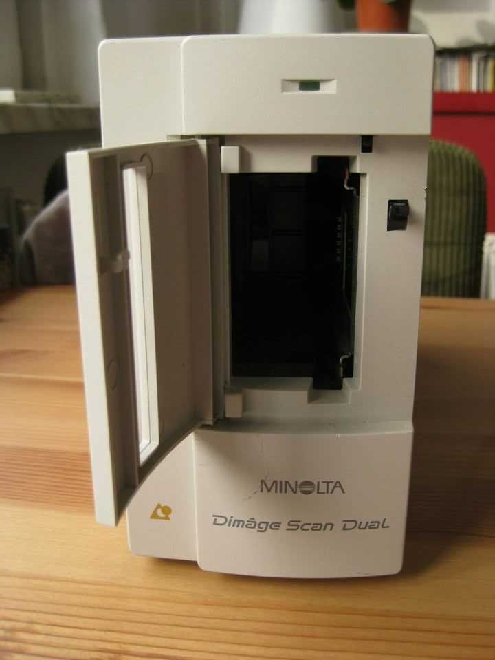 Scanner Minolta Dimage Scan Dual F-2400