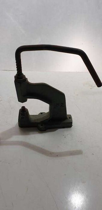 Prensa manual, nº2 antiga, com punções e marcadores para couro