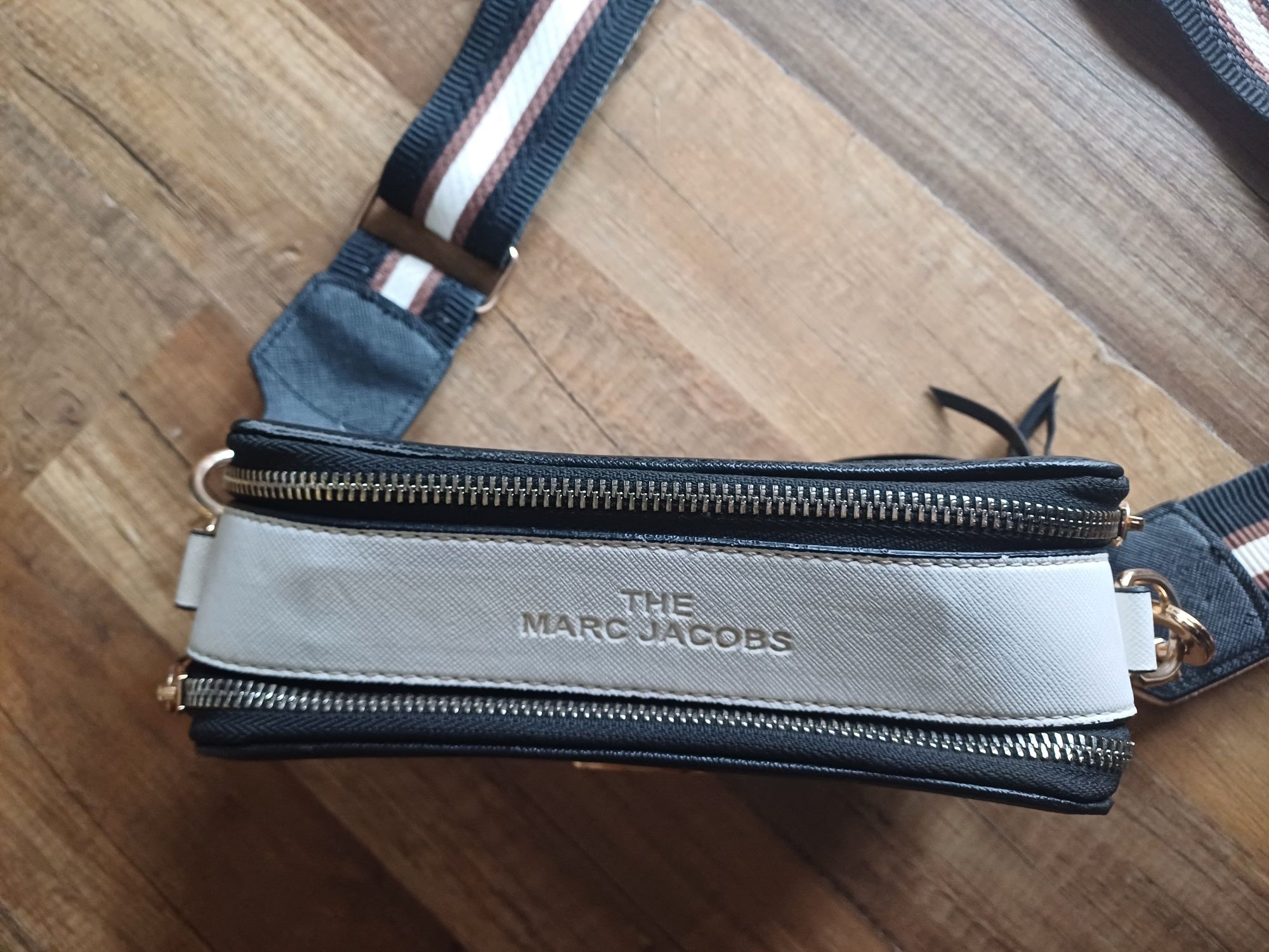 Marc Jacobs snapshot listonoszka czarno biała kopertówka torebka
