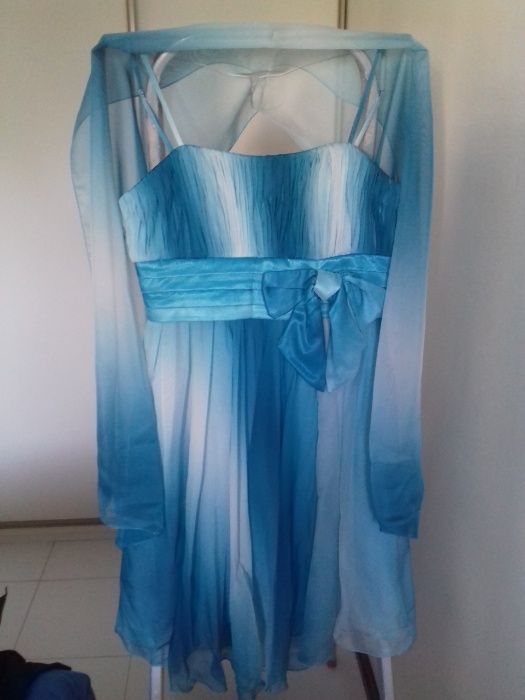 Vestido em tons de azul
