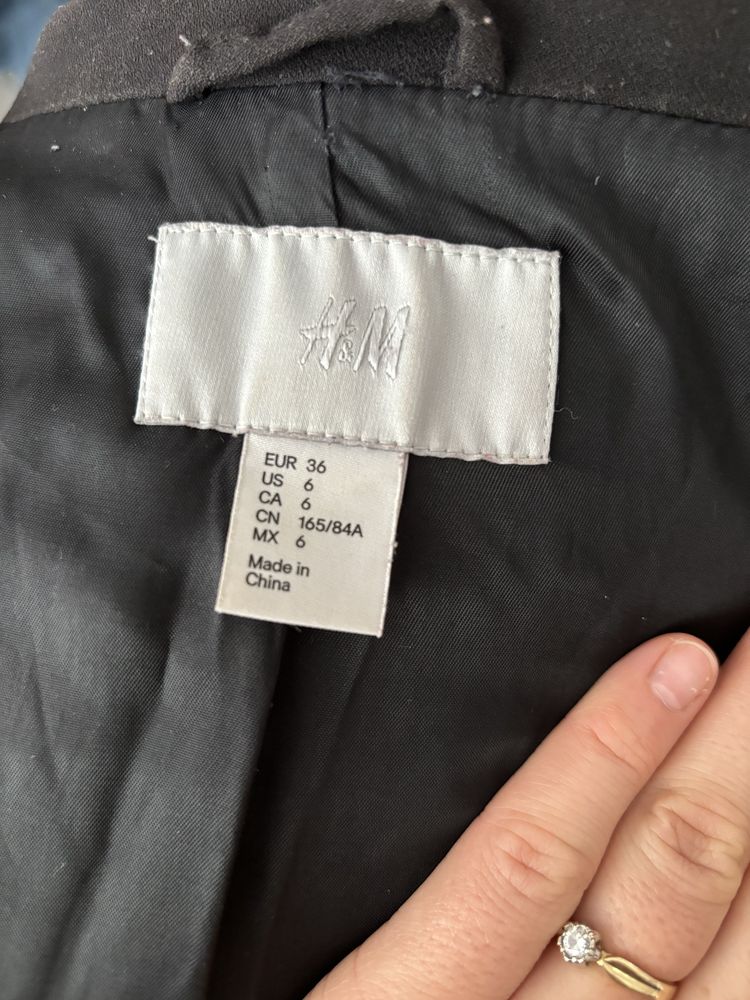 Czarna elegancka marynarka H&M uroczystosci 36 S