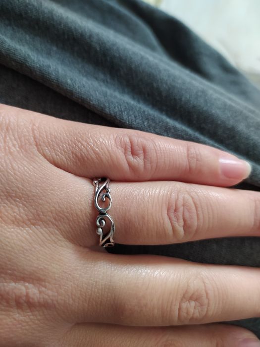 Anel prateado rendilhado NOVO