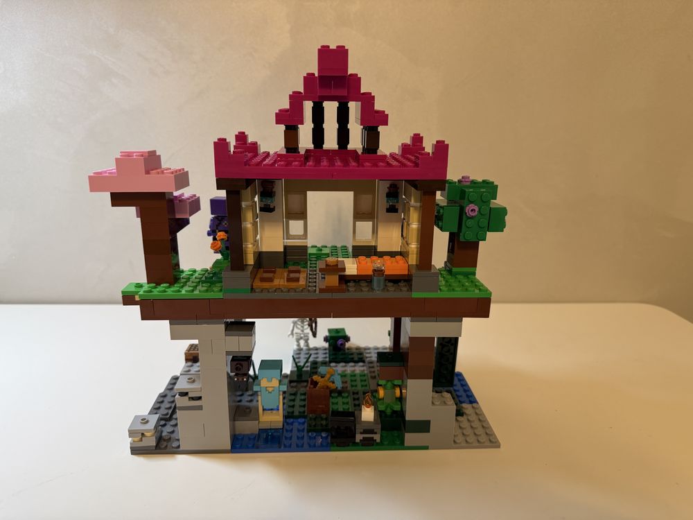 LEGO Minecraft Тренувальна база (21183)