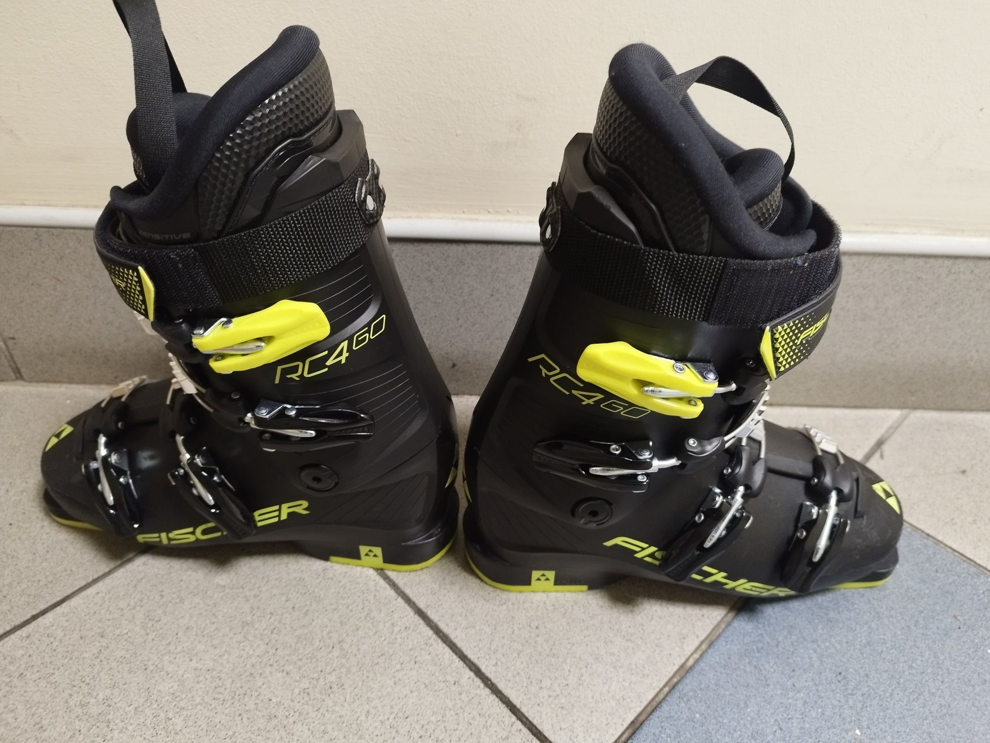 Fisher RC4 f60 r.25-25.5 buty narciarskie juniorskie jak nowe.