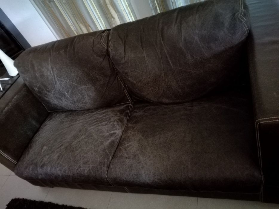 Conjunto de 2 sofás (5 lugares) em pele, urgente!