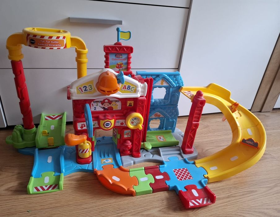 Remiza strażacka tut tut auta Vtech + dodatkowe autko