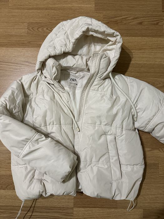 Пуховик молочний zara