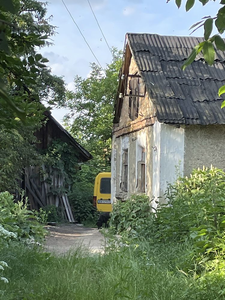 Чудова локація великої ділянки з будинком під реконструкцію (!)