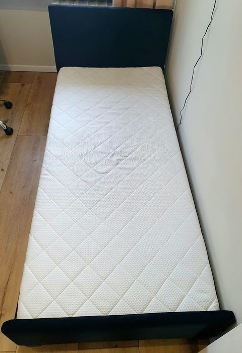 Łóżko tapicerowane jednoosobowe z materacem