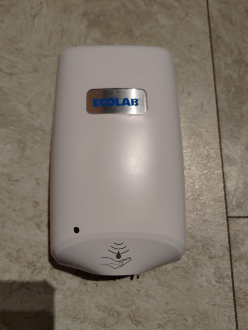 Bezdotykowy dozownik do mydła Ecolab