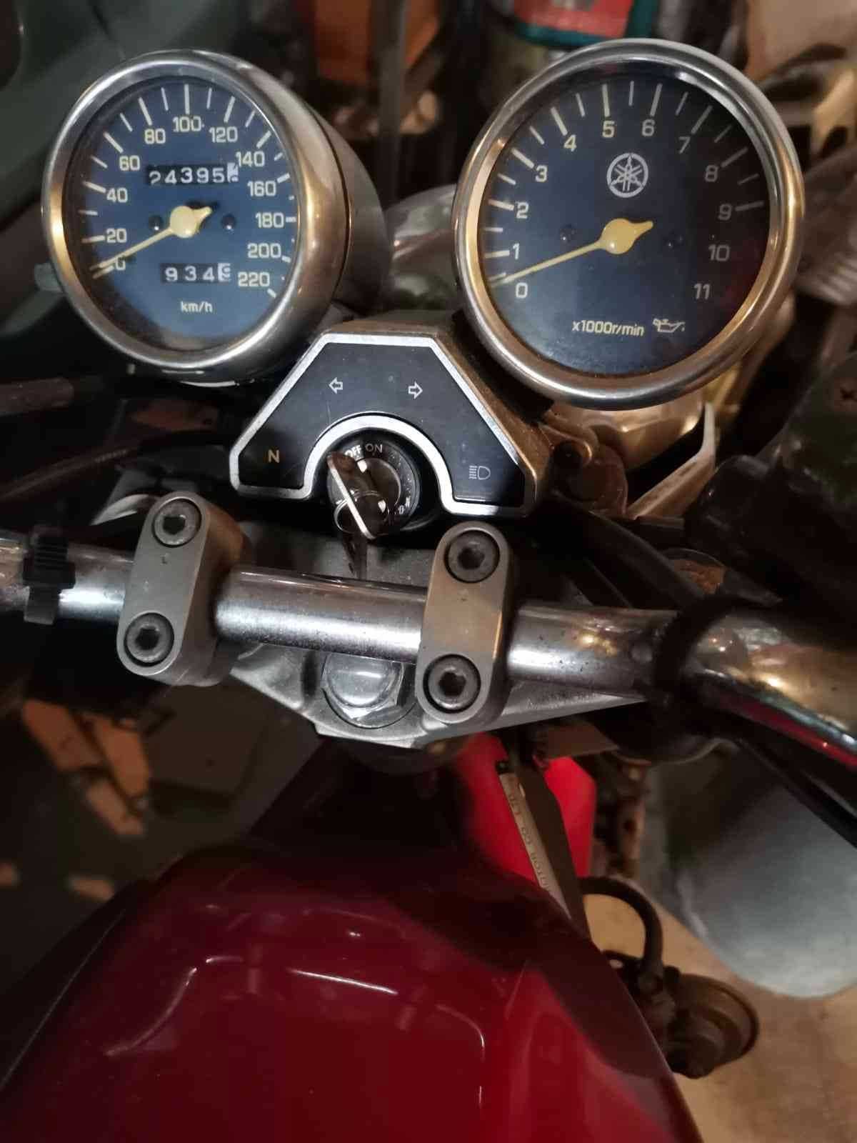 YAMAHA XJ600N 2004 – Fiável, Bem Cuidada e Pronta a Rodar!