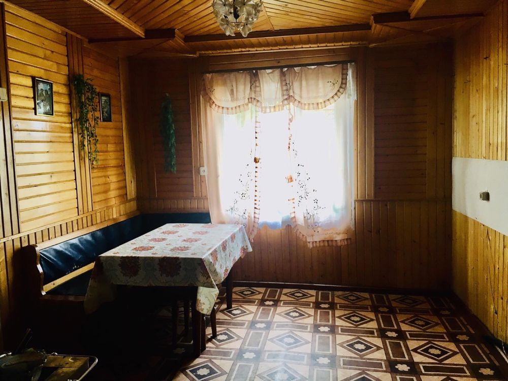 Будинок з земельною ділянкою