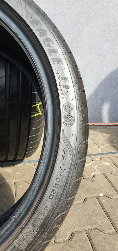 225/40/20 Goodyear para
