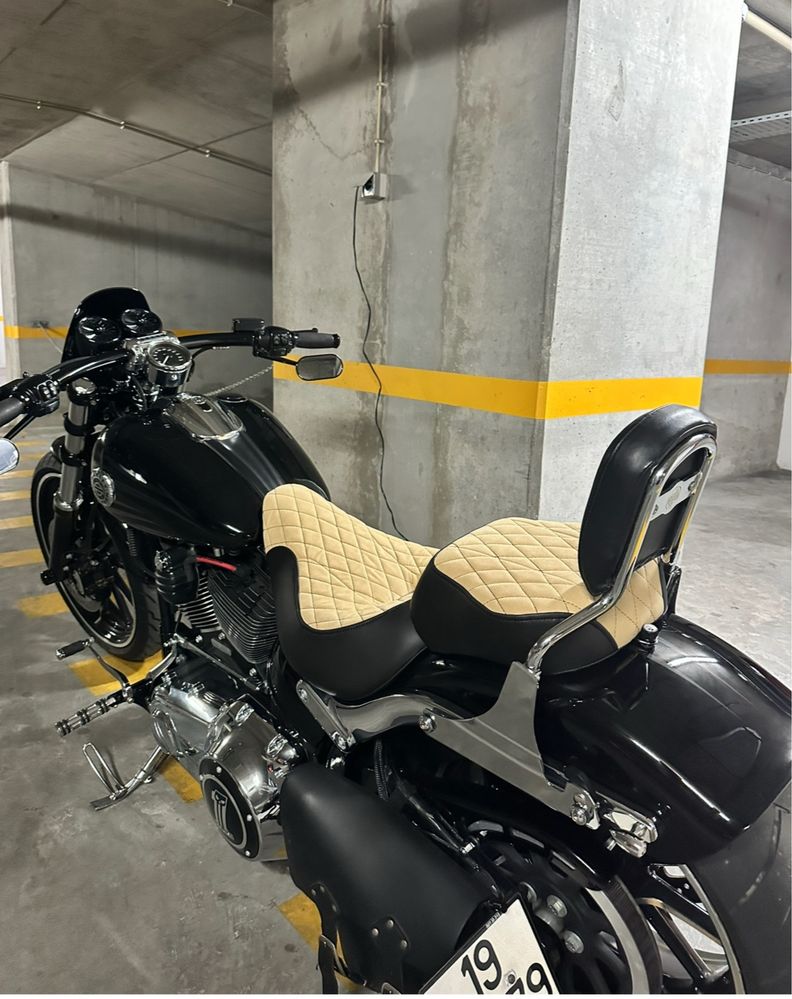 Harley Davidson Breakout Custom