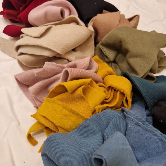 Ścinki resztki materiałowe polarowe