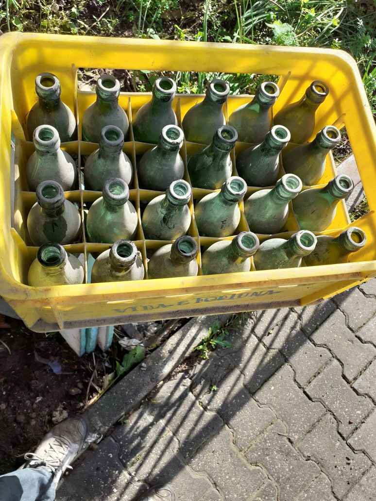 Vendo 24 garrafas com a grade original