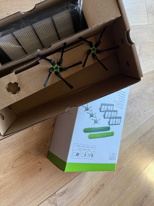 iRobot Roomba S9 wraz z stacją dokującą i oryginalnymi akcesoriami