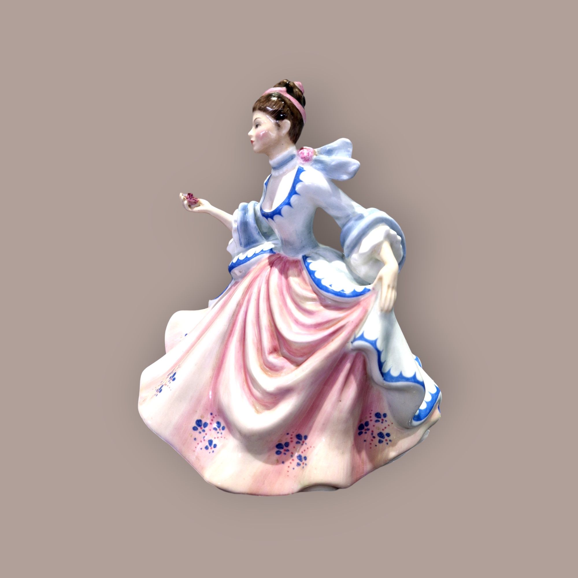 Porcelanowa Figurka HN2805 Royal Doulton