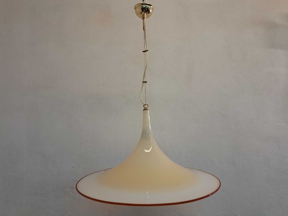 Żyrandol lampa Murano żółtawo biała kapelusz szpiczasty spodek