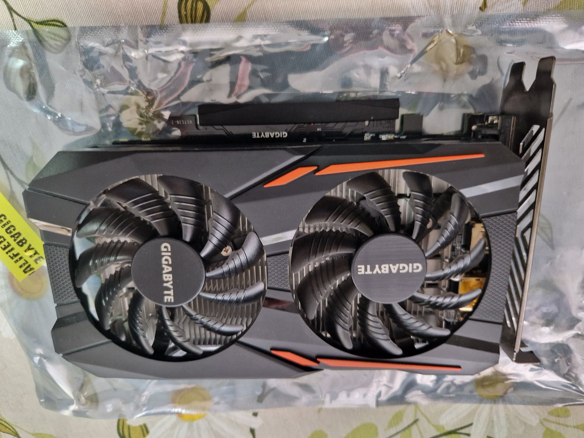 Gigabyte 1040Ti , Hyper-X Fury 16gb DDR4