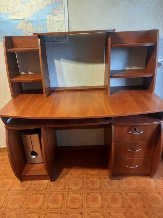 Стол компьютерный