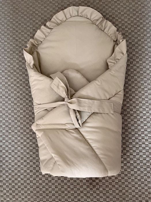 2x beżowy usztywniany rożek dla niemowląt