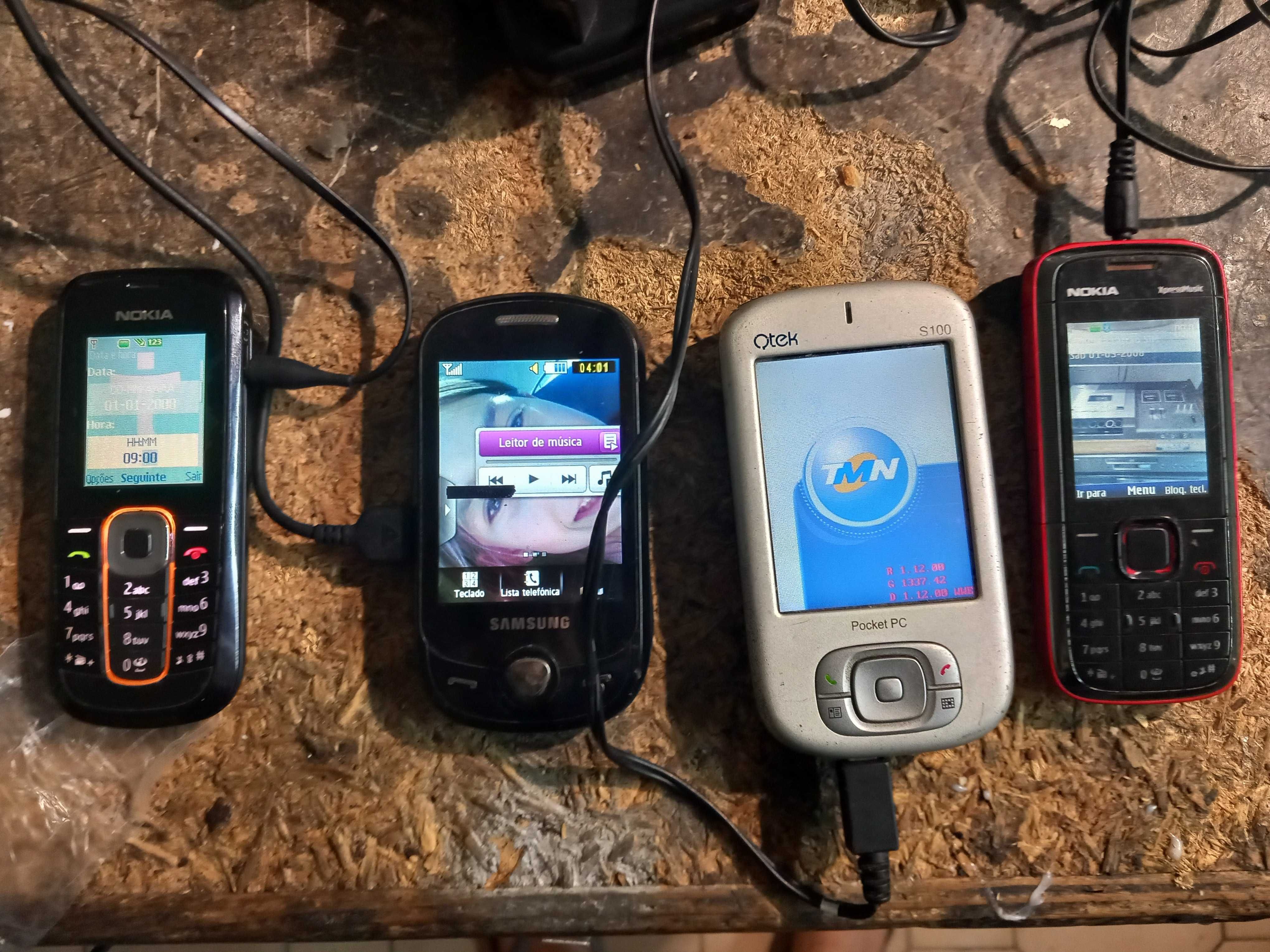 4 telemóveis diversos
