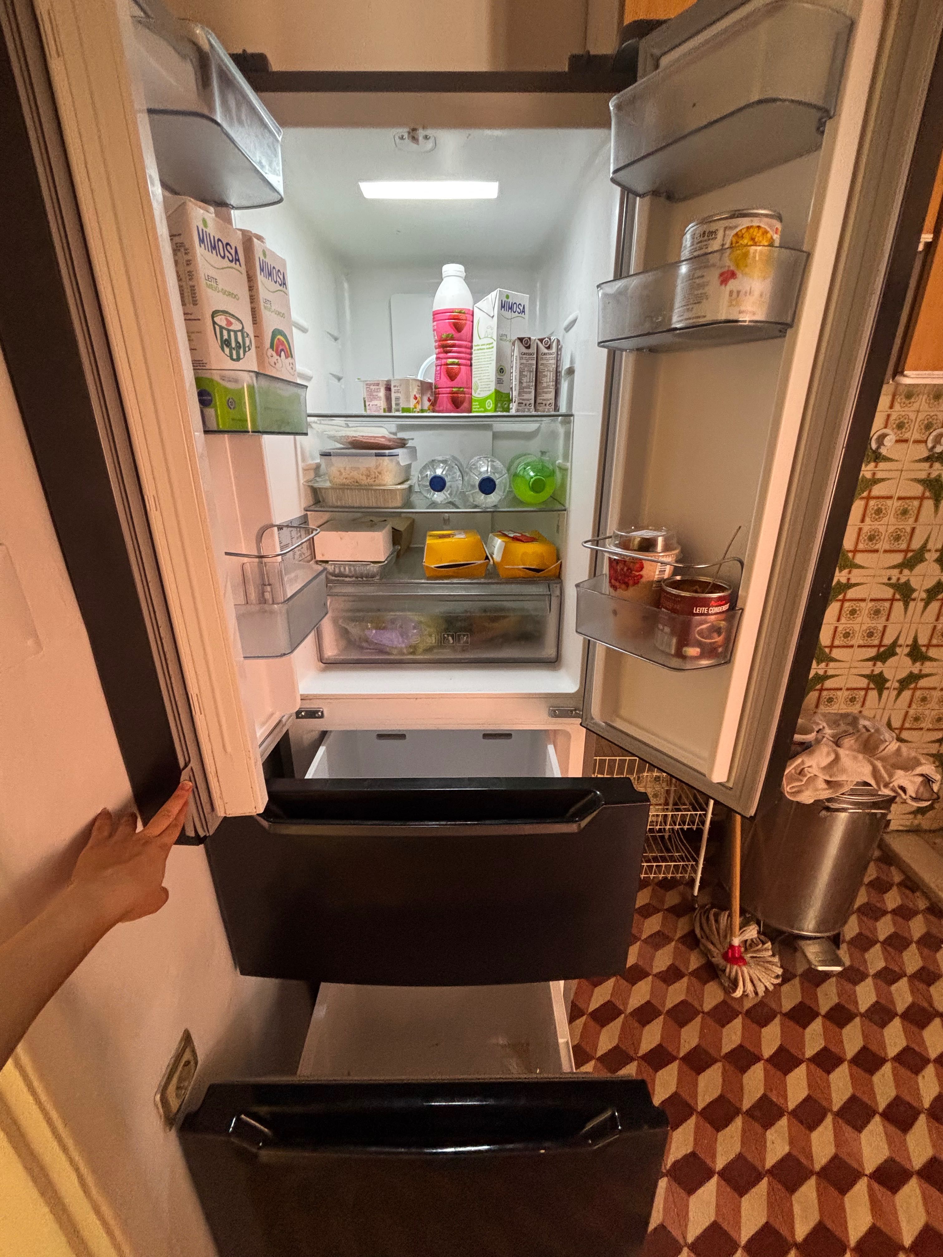 Vendo frigorífico, está assim como na foto.