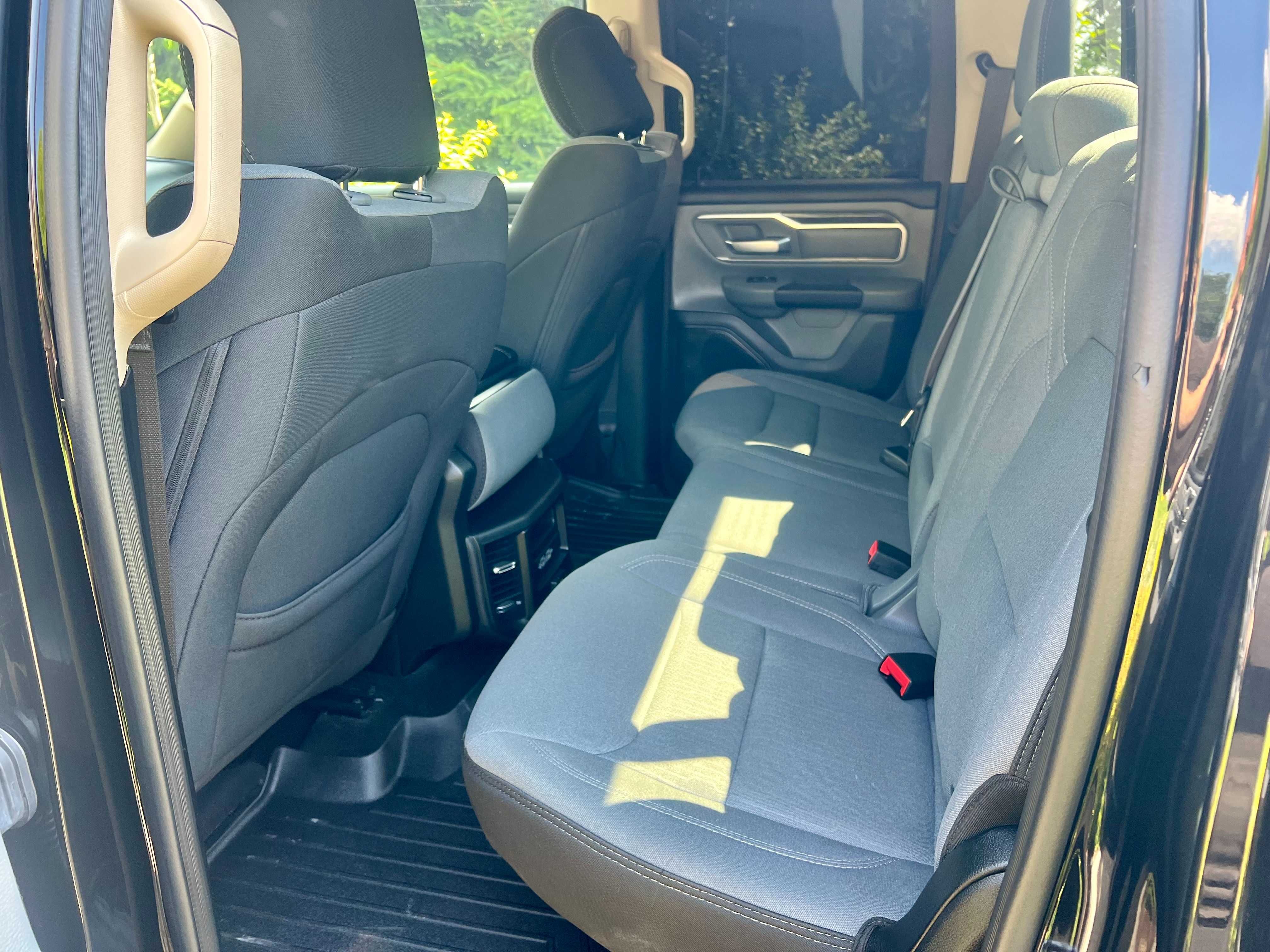 2020 RAM 1500 5.7 Hemi 4x4  Big Horn Vat 23