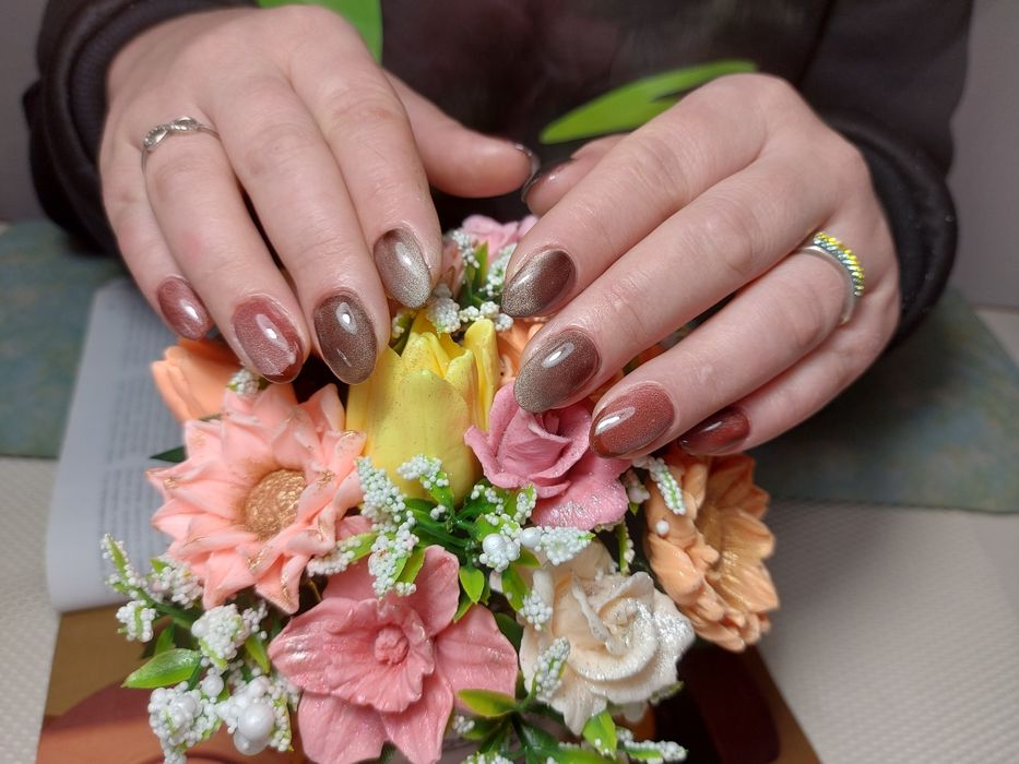 Манікюр,  педикюр,  нарощування