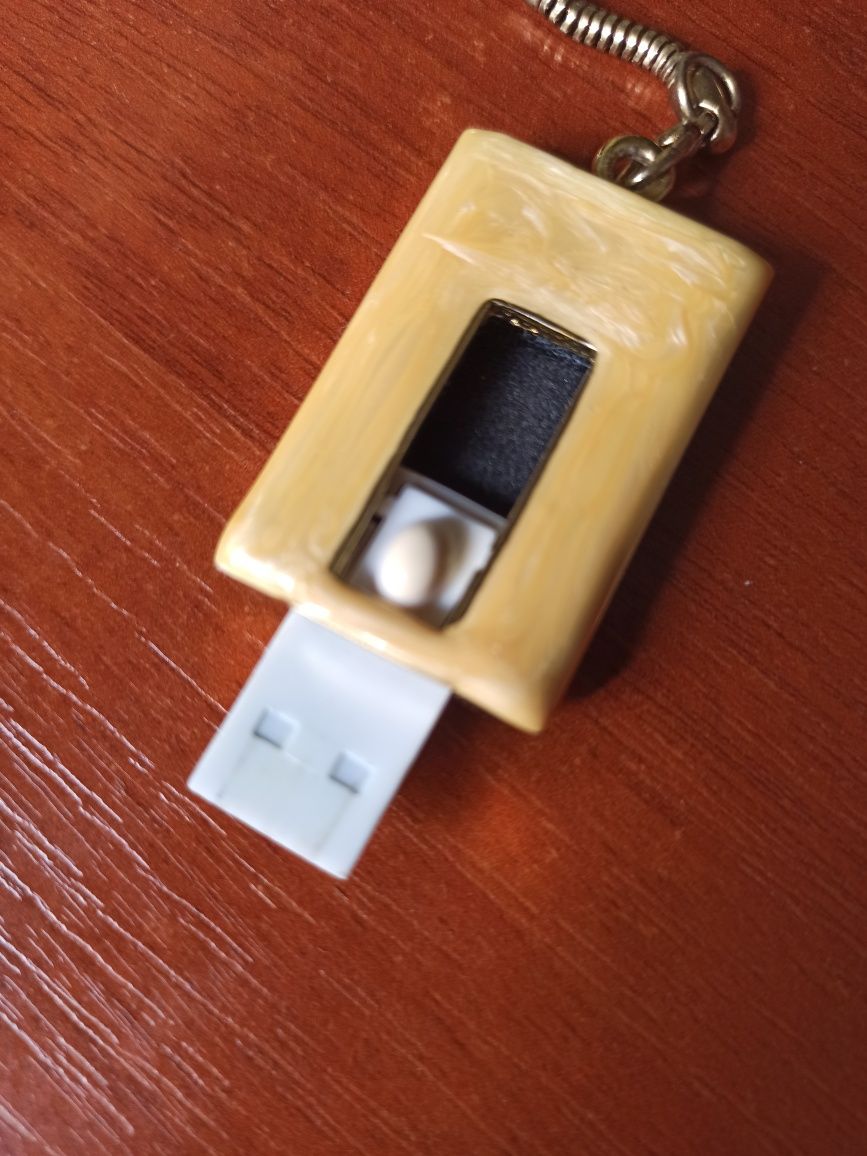 Флешка USB на 8 ГБ