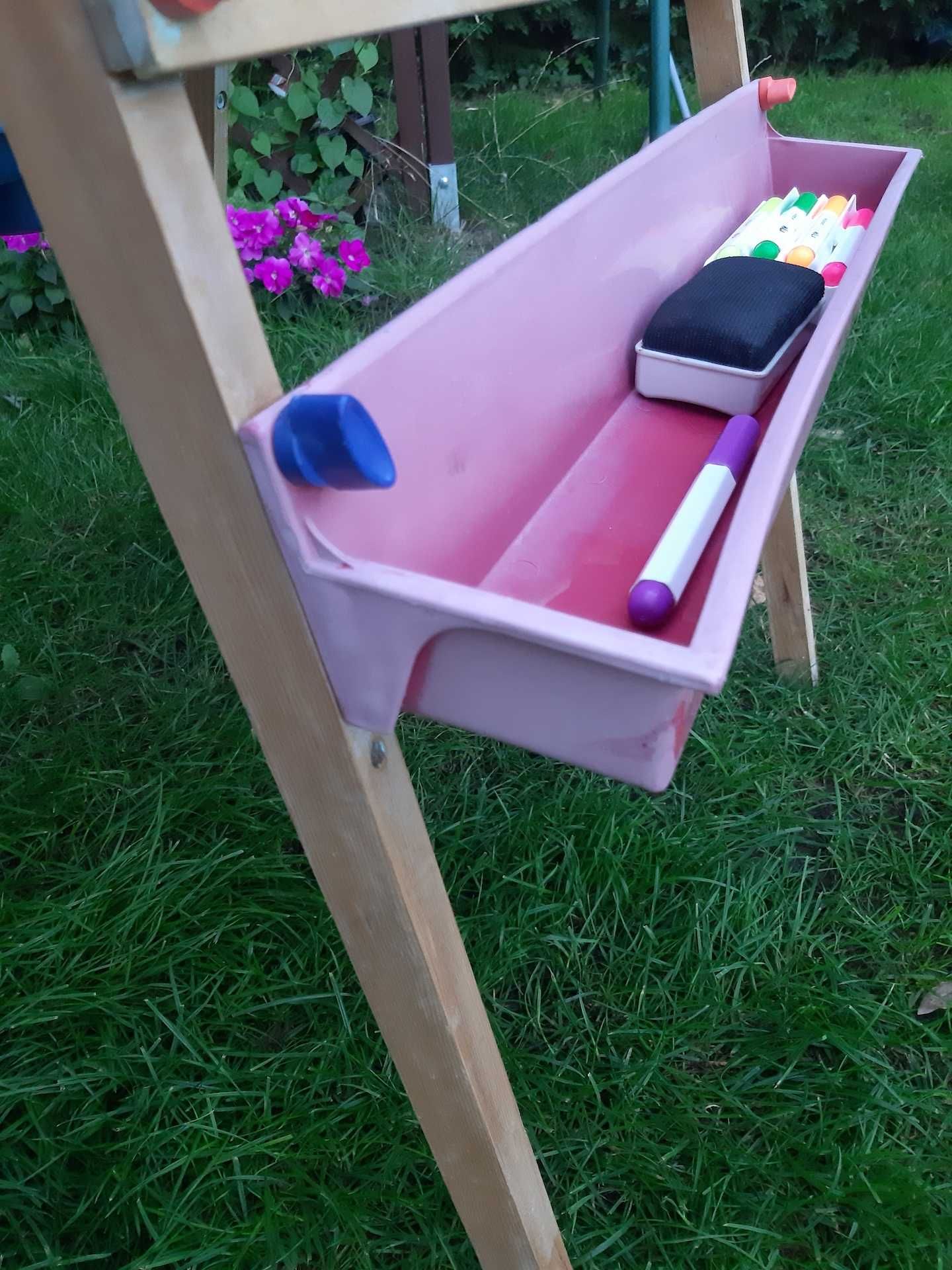 Tablica i sztaluga z regulacją Melissa&Doug plus fartuszek Rex