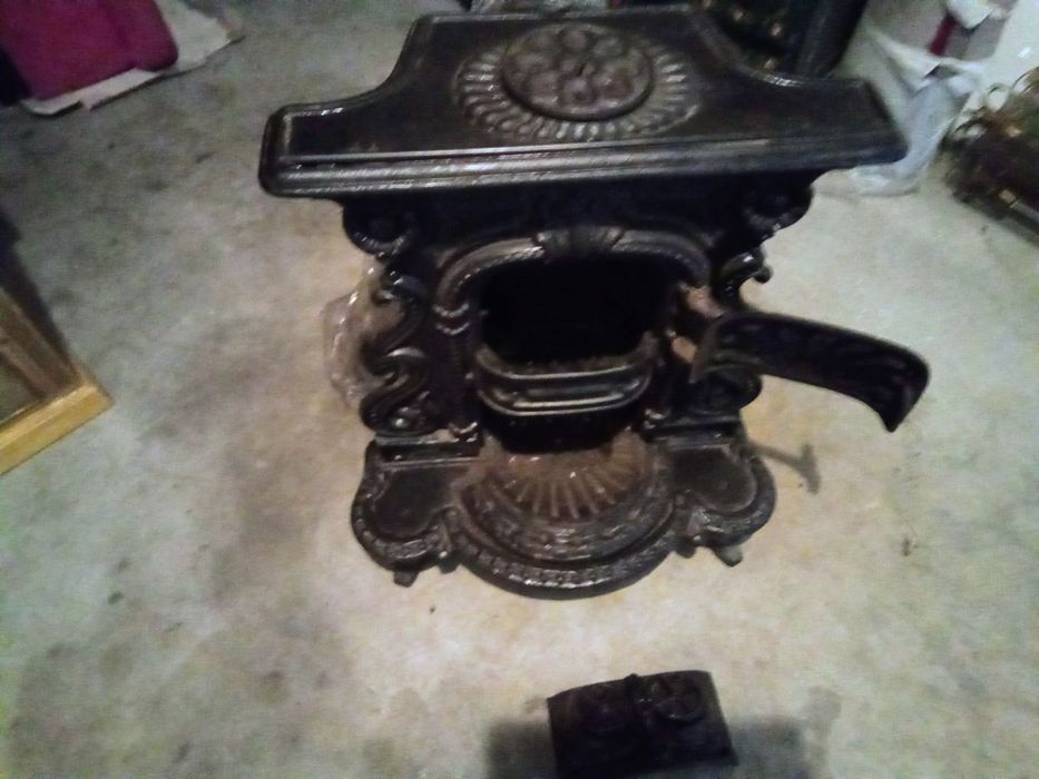 Salamandra de ferro  fundido  muito bonita