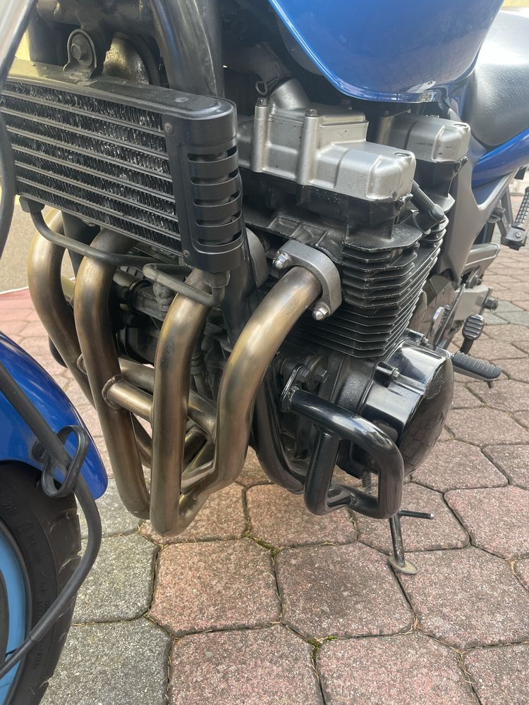 Kawasaki zr-7.