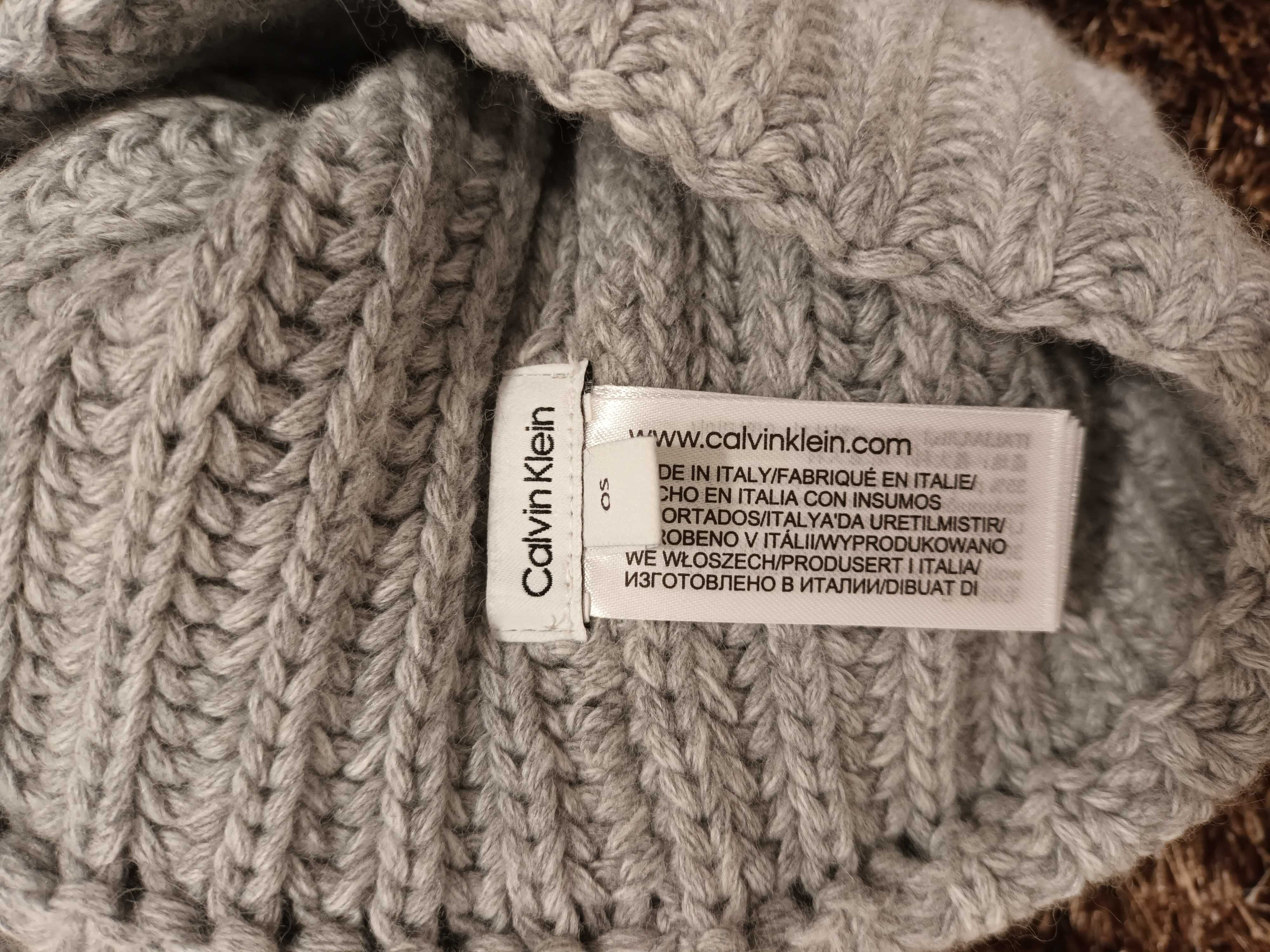 Gorro cinzento, Calvin Klein