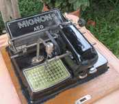 Maquina de escrever antiga Mignon