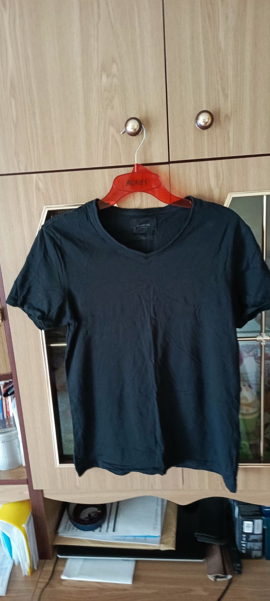 Czarny tshirt marki