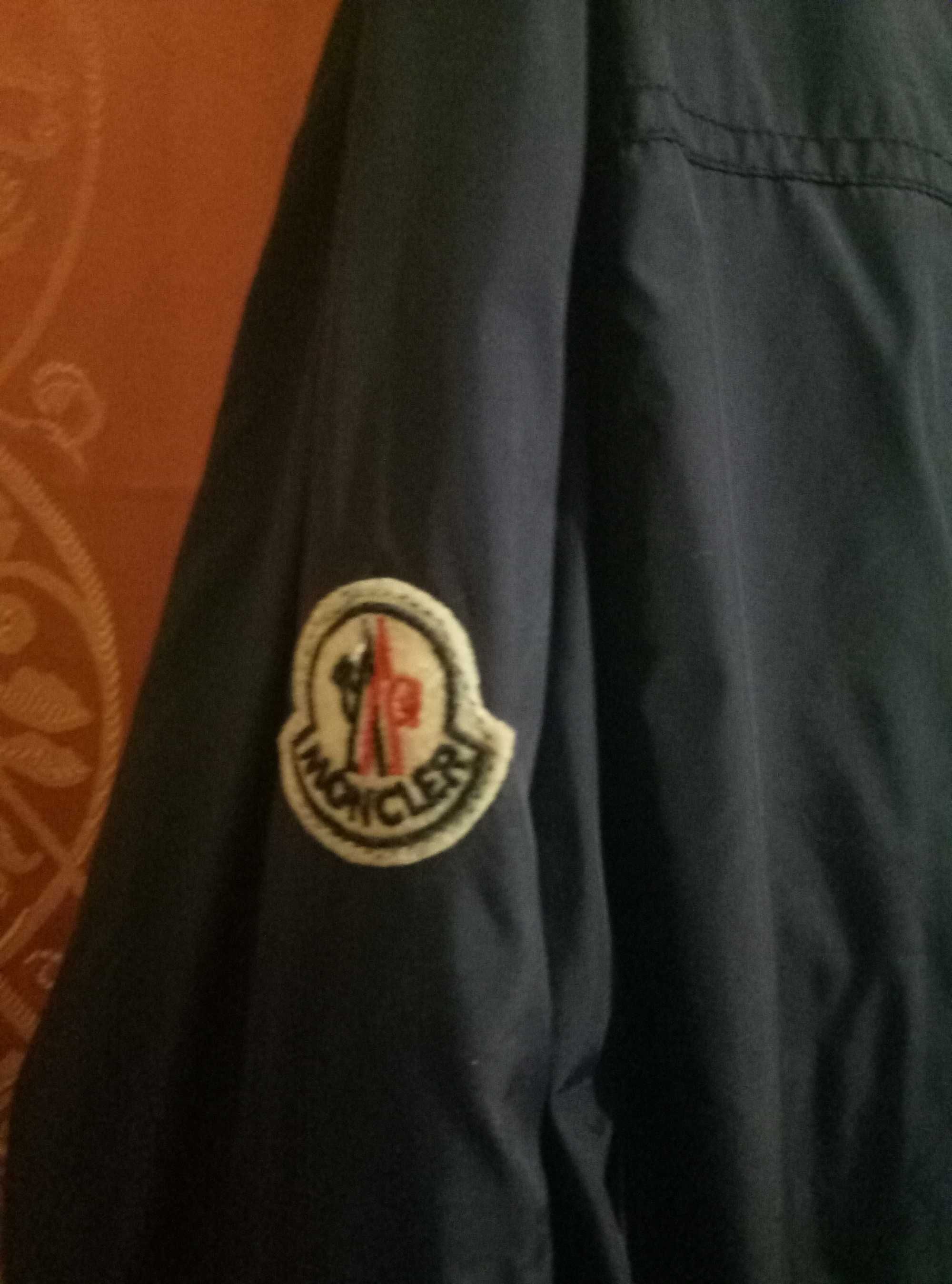 Хорошая мужск куртка - Moncler. Новая. Скидка 45%.  Монклер.