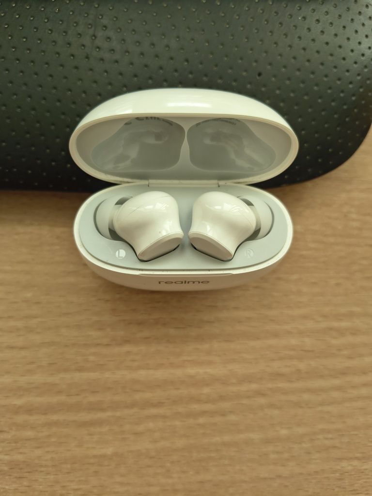 TWS наушники Realme buds T100