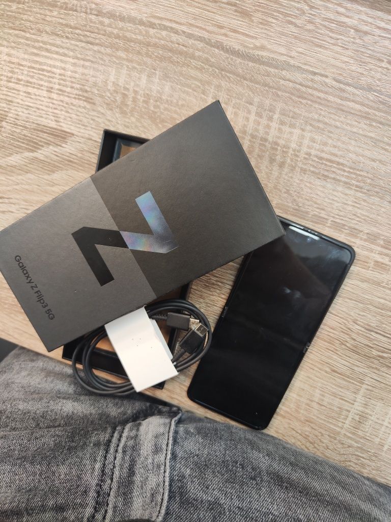 Samsung Galaxy Z Flip 3  5G (полностью рабочий)